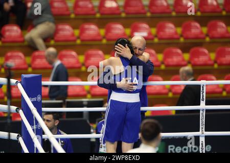 Busto Arsizio, Italia, martedì 6 marzo 2024. CARINI Angela vince durante la Boxing Road to Paris, e-Work Arena, Busto Arsizio. Crediti: Mattia Martegani/Alamy Live News Foto Stock