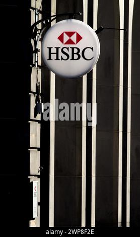 05/11/12 filiale HSBC a Matlock, Derbyshire oggi. La banca HSBC ha messo da parte altri 500 milioni di sterline per coprire le potenziali multe contro il riciclaggio di denaro negli Stati Uniti e. Foto Stock