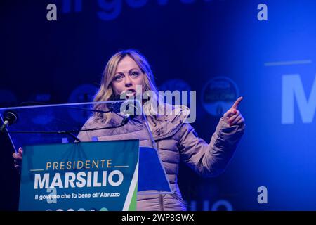 Pescara, Italia. 5 marzo 2024. Il primo Ministro italiano Giorgia Meloni per le elezioni regionali in Abruzzo. Credito: Immagini Unicode/Alamy Live News Foto Stock