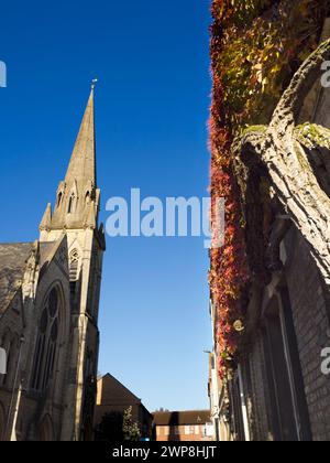 Wesley Memorial Church - sulla sinistra - si trova in New Inn Hall Street, nel centro di Oxford, Inghilterra. John e Charles Wesley hanno studiato a Oxford, e nel Foto Stock