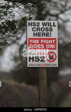 Cartello anti-HS2 vicino a Lichfield Staffordshire sulla A515 Foto Stock