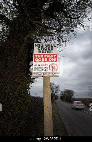 Cartello anti-HS2 vicino a Lichfield Staffordshire sulla A515 Foto Stock