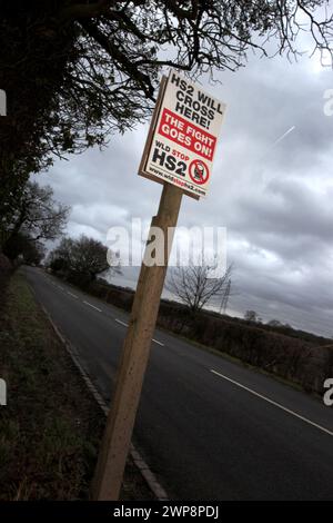 Cartello anti-HS2 vicino a Lichfield Staffordshire sulla A515 Foto Stock