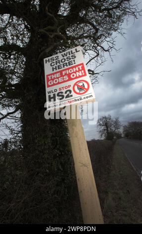 Cartello anti-HS2 vicino a Lichfield Staffordshire sulla A515 Foto Stock