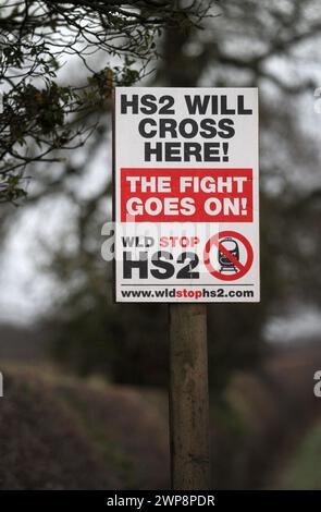 Cartello anti-HS2 vicino a Lichfield Staffordshire sulla A515 Foto Stock