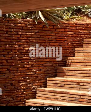 Sotto la piscina. Casa Cometa, Mazunte, Messico. Architetto: Mauricio Rocha con Gabriela Carrillo, 2022. Foto Stock