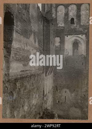 Fotografia di un frammento di torre del castello di Mir che mostra gli ingressi laterali, scattata intorno al 1916. Negativo datato 1919, stampe fatte fino al 1927. Foto Stock