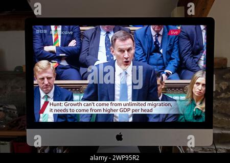 Jeremy Hunt Tory Cancelliere conservatore dello Scacchiere consegna il bilancio di primavera 2024 il 6 marzo alla camera dei comuni di Londra Inghilterra Regno Unito Foto Stock