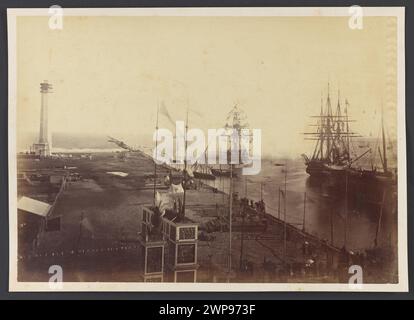 Cerimonia al porto di Said durante l'apertura del canale di Suez del 1869, che mostra la flotta inglese e svedese che saluta l'imperatrice francese Eugenia e l'imperatore austro-ungarico Francesco Giuseppe, raffigurata da Justin Kozlowski. Foto Stock
