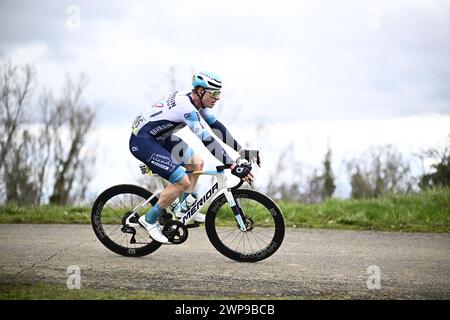 Mont Brouilly, Francia. 6 marzo 2024. Tedesco Jasha Sutterlin del Bahrain vittorioso nella foto in azione durante la quarta tappa della gara di ciclismo a tappe Parigi-Nizza di otto giorni, una gara di 183 km da Chalon-sur-Saone a Mont Brouilly, Francia, mercoledì 06 marzo 2024. BELGA PHOTO JASPER JACOBS credito: Belga News Agency/Alamy Live News Foto Stock