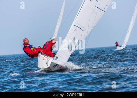 Weltmeisterschaften Starboot bei der Kieler Woche 2021 Regattafeld auf der Außenförde *** Campionati del mondo Starboat al Kiel Week 2021 campo di regata sul fiordo esterno Foto Stock