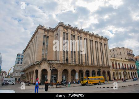 Tribunale provinciale popolare dell'Avana (Tribunal Provincial Popular de la Habana) sul Paseo de Marti nell'Avana Vecchia (la Habana Vieja), Cuba. L'Avana vecchia è una Foto Stock