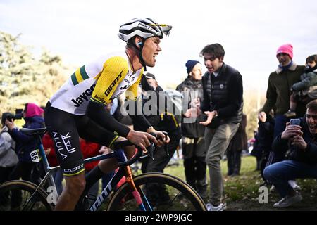 Mont Brouilly, Francia. 6 marzo 2024. L'australiano Lucas Plapp del Team Jayco Alula nella foto in azione durante la quarta tappa della gara ciclistica di otto giorni Parigi-Nizza, una gara di 183 km da Chalon-sur-Saone a Mont Brouilly, Francia, mercoledì 06 marzo 2024. BELGA PHOTO JASPER JACOBS credito: Belga News Agency/Alamy Live News Foto Stock