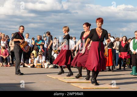 Ballerini rigorosamente Clog alla Whitby Folk Week Foto Stock