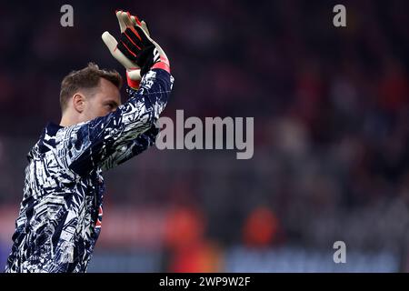 Monaco, Germania. 5 marzo 2024. Manuel Neuer del Bayern Monaco durante il riscaldamento prima del turno di andata della UEFA Champions League di 16 partite tra il Bayern Munchen e il SS Lazio all'Allianz Arena il 5 marzo 2024 a Monaco, Germania. Crediti: Marco Canoniero/Alamy Live News Foto Stock