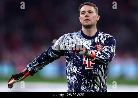 Monaco, Germania. 5 marzo 2024. Manuel Neuer del Bayern Monaco durante il riscaldamento prima del turno di andata della UEFA Champions League di 16 partite tra il Bayern Munchen e il SS Lazio all'Allianz Arena il 5 marzo 2024 a Monaco, Germania. Crediti: Marco Canoniero/Alamy Live News Foto Stock