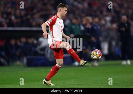 Monaco, Germania. 5 marzo 2024. Joshua Kimmich dell'FC Bayern Monaco in azione durante il turno di andata e ritorno della UEFA Champions League di 16 partite tra FC Bayern Munchen e SS Lazio all'Allianz Arena il 5 marzo 2024 a Monaco, Germania. Crediti: Marco Canoniero/Alamy Live News Foto Stock