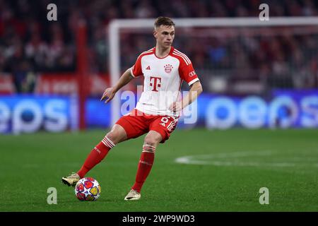 Monaco, Germania. 5 marzo 2024. Joshua Kimmich dell'FC Bayern Monaco in azione durante il turno di andata e ritorno della UEFA Champions League di 16 partite tra FC Bayern Munchen e SS Lazio all'Allianz Arena il 5 marzo 2024 a Monaco, Germania. Crediti: Marco Canoniero/Alamy Live News Foto Stock