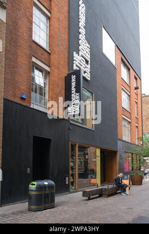 The Photographers' Gallery fondata a Londra da sue Davies come la prima galleria pubblica del Regno Unito dedicata esclusivamente alla fotografia. Ramillies Street, Londra Foto Stock