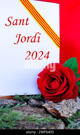 Scheda con testo in catalano dove c'è scritto "San Giorgio 2024" Foto Stock