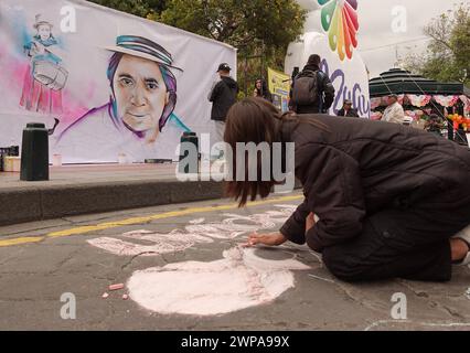 CUENCA-ARTE con TIZA-POR EL dia DE LA MUJER Cuenca, Ecuador 6 de marzo de 2024. El arte con tiza ExpresArte somos uno se plasma a lo largo de la calle Bolivar la manana de hoy, con Ideas de igualdad de gÃ nero con motivo del dia Internacional de la Mujer. foto Boris Romoleroux/API. SOI-CUENCA-ARTECONTIZA-PORELDIADELAMUJER-93dac304ecb4efaa401d30dab567b323 *** CUENCA ARTE CON GESSO PER WOMENS DAY Cuenca,Ecuador 6 marzo 2024 Arte con gesso ExpresArte somos uno siamo uno si riflette lungo Bolivar Street questa mattina, con idee di uguaglianza di genere in occasione della giornata Internazionale delle donne Foto Stock