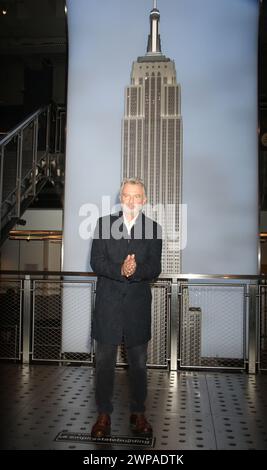 Il 6 marzo 2024 Jake Lacy del cast di mele Never Fall celebra il disagio di una nuova serie all'Empire State Building di New York. 06 marzo 2026 credito: RW/Mediapunch Foto Stock