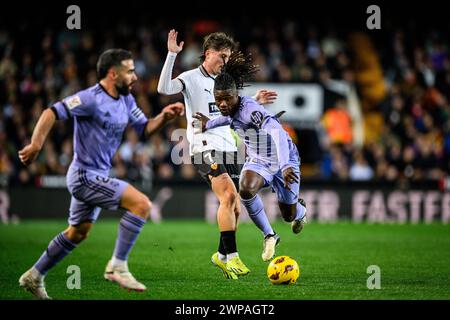 Il giocatore francese del Real Madrid Eduardo Camavinga in azione durante una partita EA Sports LaLiga a Mestalla, Valencia, Spagna. Foto Stock