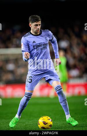 Il giocatore uruguaiano del Real Madrid Fede Valverde in azione durante una partita a Mestalla, Valencia, Spagna. Foto Stock