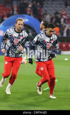 MONACO, Germania. 5 marzo 2024. 42 Jamal MUSIALA e Harry KANE durante il warm up per la partita di Champions League tra FC Bayern Muenchen e S.S. LAZIO Roma all'Allianz Arena di Monaco il 5 marzo 2024 in Germania. Fussball, 3:0, (foto e copyright @ ATP Images/Arthur THILL (THILL Arthur/ATP/SPP) credito: SPP Sport Press Photo. /Alamy Live News Foto Stock