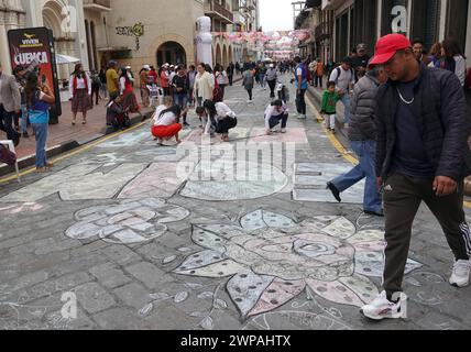 CUENCA-ARTE con TIZA-POR EL dia DE LA MUJER Cuenca, Ecuador 6 de marzo de 2024. El arte con tiza ExpresArte somos uno se plasma a lo largo de la calle Bolivar la manana de hoy, con Ideas de igualdad de gÃ nero con motivo del dia Internacional de la Mujer. foto Boris Romoleroux/API. SOI-CUENCA-ARTECONTIZA-PORELDIADELAMUJER-42a86b464da595c78f0a48ae8e8b9114 *** CUENCA ARTE CON GESSO PER LA GIORNATA delle DONNE Cuenca,Ecuador 6 marzo 2024 Arte con gesso ExpresArte somos uno siamo una si riflette lungo Bolivar Street questa mattina, con le idee di genere in occasione della giornata internazionale Foto Stock