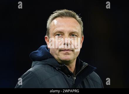 L'allenatore dell'Huddersfield Town Andre Breitenreiter davanti alla partita del campionato Sky Bet al Cardiff City Stadium, Galles. Data foto: Mercoledì 6 marzo 2024. Foto Stock