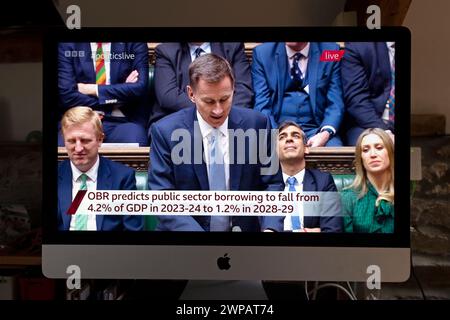 Jeremy Hunt Tory Cancelliere conservatore dello Scacchiere consegna il bilancio di primavera 2024 il 6 marzo alla camera dei comuni di Londra Inghilterra Regno Unito Foto Stock