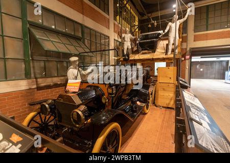 Lansing, Michigan - Museo di storia del Michigan. Un'esposizione mostra il body drop allo stabilimento Ford di Highland Park. E' stato il passo finale dell'assemblaggio li Foto Stock