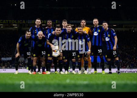 Milano, Italia. 4 marzo 2024. I giocatori del FC Internazionale si posano per una foto della squadra prima della partita di calcio di serie A tra FC Internazionale e Genoa CFC. Crediti: Nicolò campo/Alamy Live News Foto Stock