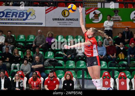 Cuneo, Italia. 6 marzo 2024. AnneclaireTer Brugge (Cuneo) durante Cuneo Granda Volley vs Roma Volley Club, Volleyball Italian serie A1 Women Match a Cuneo, Italia, 06 marzo 2024 Credit: Independent Photo Agency/Alamy Live News Foto Stock