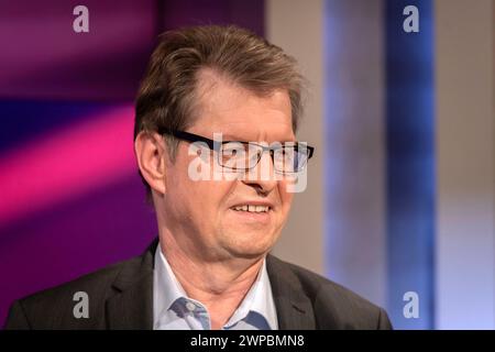 Maischberger aus Köln AM 06. März 2024. Im Bild SPD-Außenpolitiker Ralf Stegner, SPD. Die Ampel-Politiker und -Politikerinnen dienen mit besonderem Focus auf die Grünen der opposition als die politischen Buhmänner und Buhfrauen. Zudem schlägen der Abhörskandal um die Bundeswehr sowie die Streiks bei der Bahn hohe Wellen. Köln Nordrhein-Westfalen Deutschland *** Maischberger di Colonia il 6 marzo 2024 nella foto il politico di politica estera dell'SPD Ralf Stegner, SPD i politici di Ampel, con un'attenzione speciale sui Verdi, servono l'opposizione come bogeymen politici e bogeywoman in additi Foto Stock