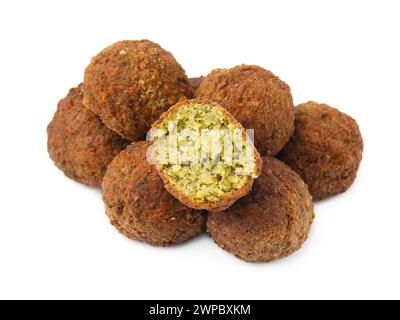 Deliziose palline di falafel fritte isolate su bianco Foto Stock