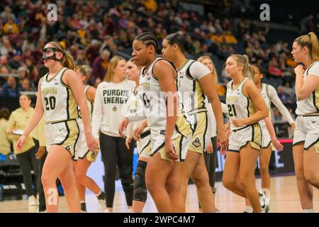 Minneapolis, Minnesota, Stati Uniti. 6 marzo 2024. Purdue Boilermakers esce dal campo all'intervallo durante una partita tra Purdue e Northwestern al torneo di pallacanestro femminile TIAA Big10 2024 al Target Center il 6 marzo 2024. (Immagine di credito: © Steven Garcia/ZUMA Press Wire) SOLO PER USO EDITORIALE! Non per USO commerciale! Foto Stock