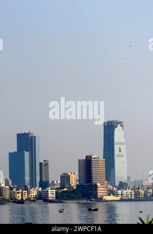 Una vista del mutevole skyline di Worli, Mumbai, India. Foto Stock