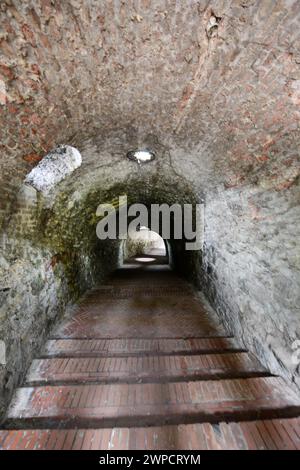 Un passaggio sotterraneo per la Fortezza Petrovaradin a Novi Sad, in Serbia. Foto Stock