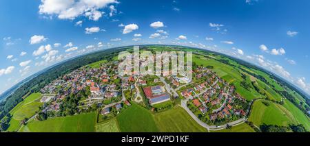 Vista del Markt Wald nella regione del Danubio-Iller nel Parco naturale delle foreste occidentali nella Svevia Bavarese Foto Stock