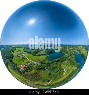 Vista del quartiere dei laghi Eggstätt-Hemhofer nell'alta Baviera Foto Stock