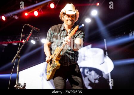 Oslo, Norvegia. 6 marzo 2024. Il cantante country e cantautore statunitense Brad Paisley esegue un concerto dal vivo all'Oslo Spektrum di Oslo. (Photo Credit: Gonzales Photo/Alamy Live News Foto Stock