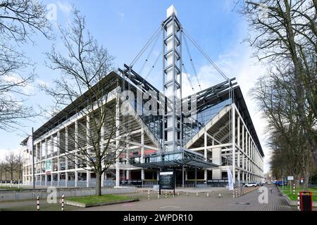 Colonia, Germania 06 marzo 2024: Vista sul lato sud dello stadio Rheinenergiestadion di Colonia Müngersdorf Foto Stock