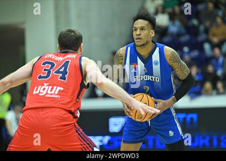 Porto, Portogallo. 6 marzo 2024. Porto, 03/06/2024 - l'FC Porto ha ospitato questa sera il Bahçeşehir Koleji Spor Kulübü presso la Pavilhão Dragão Arena, nella partita di playoff maschile Fib FIBA Europe Cup 2023/24. Melvin (FC Porto) (Pedro Granadeiro/Global Imagens) credito: Atlantico Press/Alamy Live News Foto Stock