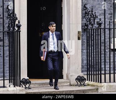 Inghilterra, Londra, Westminster, Downing Street, 6 marzo 2024, budget Day, il conservatore Primeminister Rishi Sunak, parte per la camera dei comuni. Foto Stock