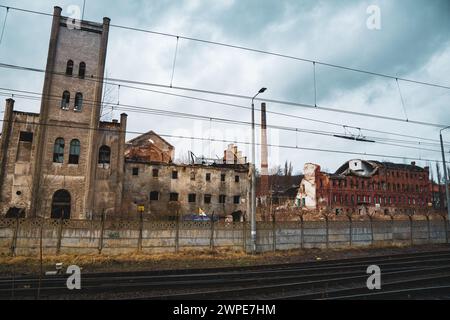 22.02.2024 Walbrzych, polonia: Rovine di una vecchia fabbrica di porcellane a Walbrzych, Polonia Foto Stock