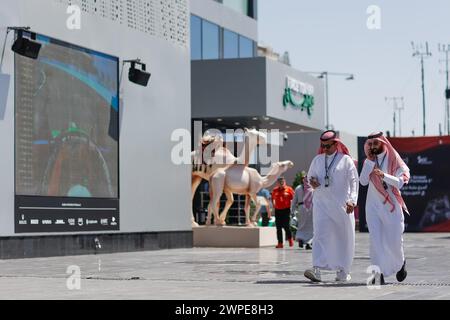 Jeddah, Arabie Saoudite. 7 marzo 2024. Ambiente, paddock, durante la Formula 1 STC Saudi Arabian Grand Prix 2024, 2° round del Campionato del mondo di Formula 1 2024 dal 7 al 9 marzo 2024 sul circuito di Jeddah Corniche, a Jeddah, Arabia Saudita - Photo Frédéric le Floc'h/DPPI Credit: DPPI Media/Alamy Live News Foto Stock