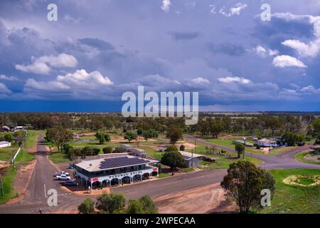 Aerea del Federal Hotel Wallumbilla, una città rurale e località nella regione di Maranoa, Queensland, Australia Foto Stock