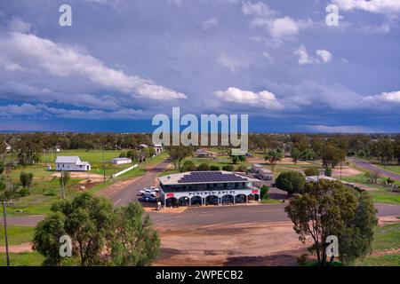 Aerea del Federal Hotel Wallumbilla, una città rurale e località nella regione di Maranoa, Queensland, Australia Foto Stock